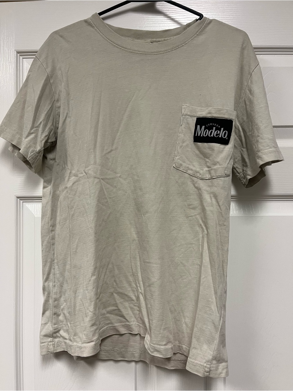 Modelo Especial Pocket Tee Size Small Beige Graphic T-Shirt